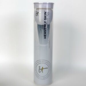 IT Cosmetics Brush #701 Heavenly Skin Bye Bye Pores Brush No. 701 multi-purpose